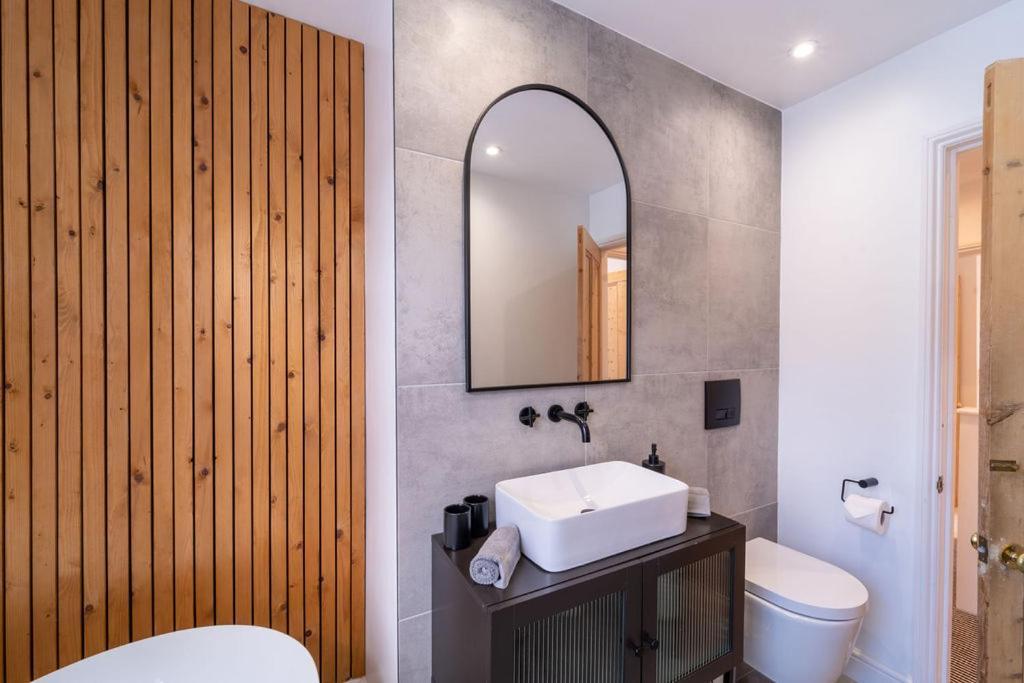Elegant 3 Bedroom In The Centre Of Casa de Férias Cheltenham