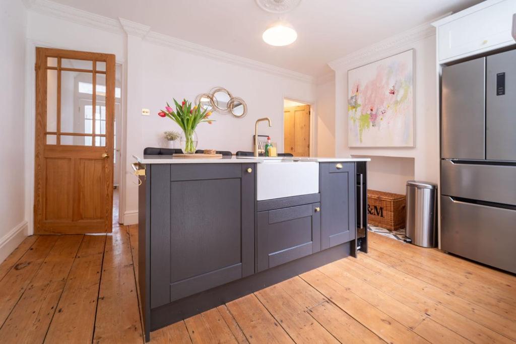 Elegant 3 Bedroom In The Centre Of Casa de Férias
